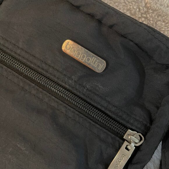 Black Baggallini Crossbody Mini Bag - Picture 2 of 5